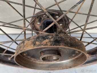 Zadní kolo na předválečné moto Bianchi - 8