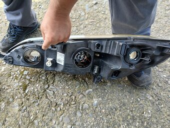 predni svetla lampy peugeot 407 - 8