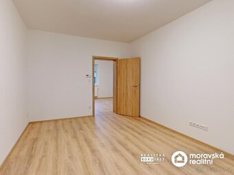 Prodej nového bytu 3+kk s parkovacím stáním a dvorkem ve Vém - 8