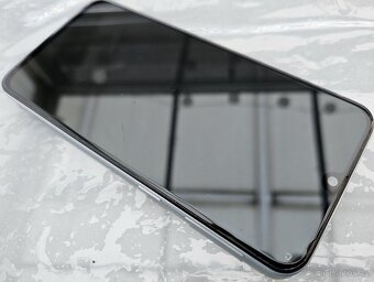 Mobilní telefon Samsung A40 / 4GB RAM / DualSim / 64GB / - 8