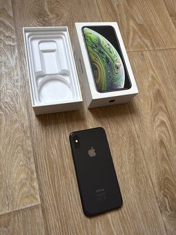Apple iPhone Xs 256GB Černý - 8