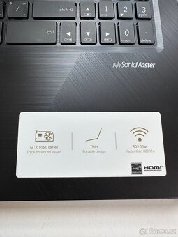 Herní notebook Asus X570Z - 8