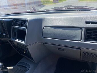 Ford Sierra veškeré díly z vozu - 8