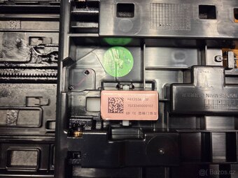 Středová konzole Tesla Model 3 - použitá - 8