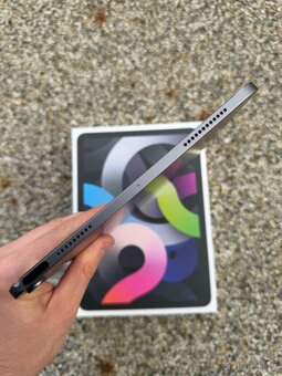 iPad AIR 4 256GB + Smart Keyboard, AirPods Pro - 8