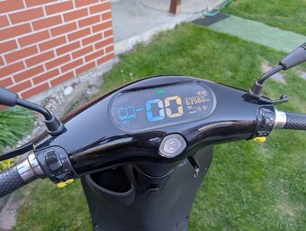 Elektroskútr Ecooter E1 2019 elektrický skútr - 8