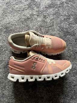 19x Dámské boty On Running Cloud, velikost 38 - 38,5 - 8