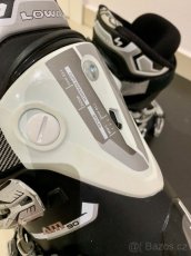 Lyžařský komplet ROSSIGNOL, lyžáky LOWA a hůlky BLIZZARD - 8