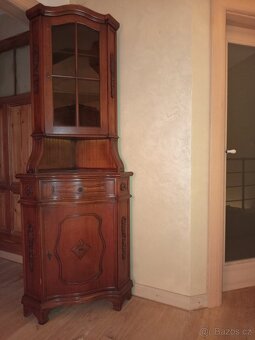 Starožitná rohová skříňka - 8