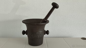 Starý válečný litinový hmoždíř s dělem a rokem 1914-1917 - 8