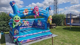 Skákací hrad 4x4m. k zapůjčení, pronájem, Baby Shark - 8
