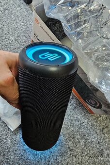 Přenosný bezdrátový reproduktor JVC XS-E622B černý - 8