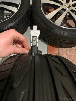 Alu kola Škoda R17 5X112 LETNÍ PNEU 225/45 R17 100% Vzorku - 8