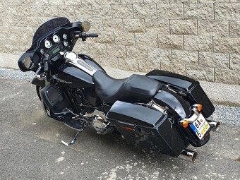 Harley Davidson FLHX Street Glide - 8