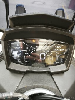 Aprilia SR GT 125 - 8