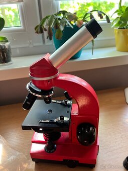 Červený mikroskop Bresser JUNIOR Student BIOLUX SEL - 8