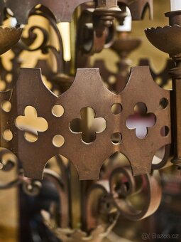 Monumentální párové neogotické bronzové svícny – výška 100 c - 8