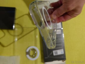 Zesílený průhledný magnetický obal na iPhone 14 - 8