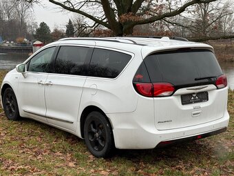 Chrysler Pacifica - 8