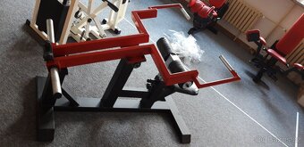 Posilovací stroje typu Hammer - 8