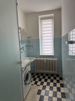Prodám družstevní byt 3+1/L s garáží - 8