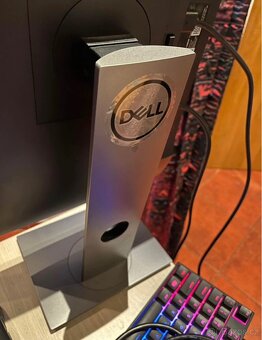 Monitory DELL 22" IPS - 8