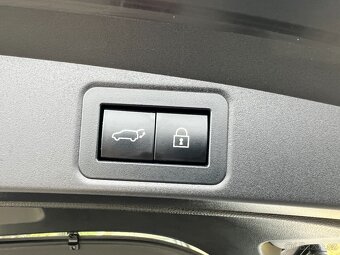 ► TOYOTA COROLLA 1.8 HYBRID GR SPORT E-CVT LED-KAMERA-TAŽNÉ - 8