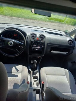 Prodám VW Caddy life v krásném stavu bez koroze - 8