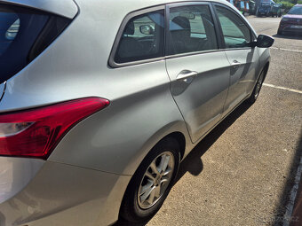 Prodám Hyundai i30 1.6CRDi 81kW Kombi r.v. 2013 - 8