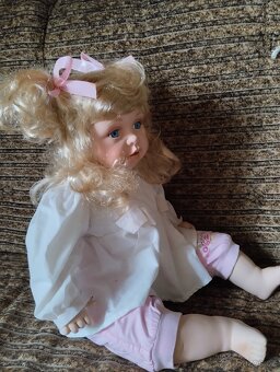 Značená porcelánová panenka - 8