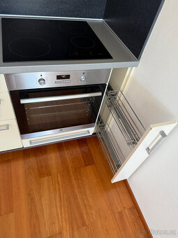 Kuchyňská linka na míru,kvalitní + vestavné spotřebiče - 8