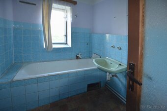 Prodej rodinného domu k rekonstrukci s hospodářským zázemím - 8