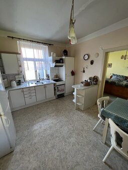 Prodej hospodářské usedlosti se stodolou, 2 493m2 pozemek, H - 8