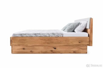 Prodám masivní dubovou postel 160cm s úložným prostorem - 8