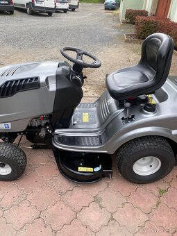 Zahradní traktor traktůrek MTD - 8