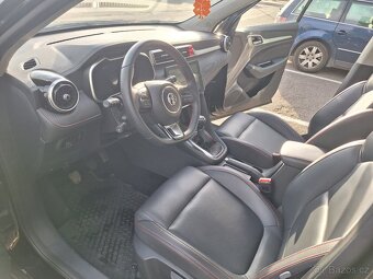 MG ZS - 8