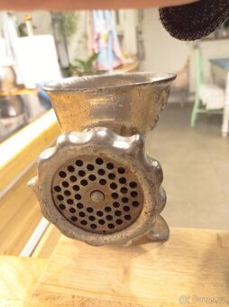 Ruční mlýnek na maso. - 8