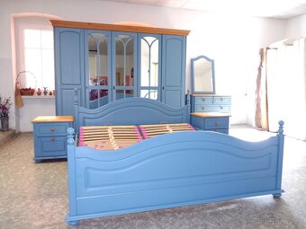 Stylová ložnice v pastelové modré barvě - 8