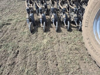 NO TILL secí stroj pro přímé setí HORIZON DSX 60-18 - 8