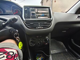 Peugeot 208 1.2 60 kW, najeto jen 43 000 km - 8