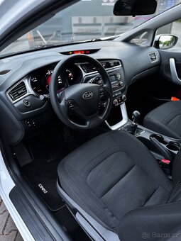 Kia Ceed 1.4 benzín 2017 Hatchback - 8