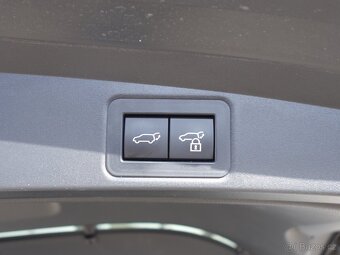 Toyota Corolla 2,0 Hybrid combi GR sport, záruka - 8