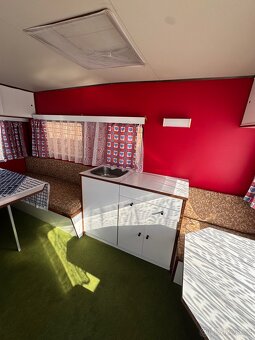 Obytný Karavan - 8