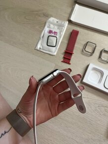 Apple Watch SE 2022 44mm, stříbrné - jako nové - 8