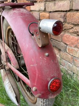JAWA Special ,JAWA Robot zadní světlo hlinikové značeno FJ - 8