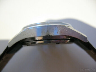 HEUER CARRERA VINTAGE Chronograf s červenou datovkou ve 12 h - 8