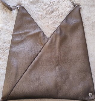 Hnědo šedá kabelka s metalízou - 8