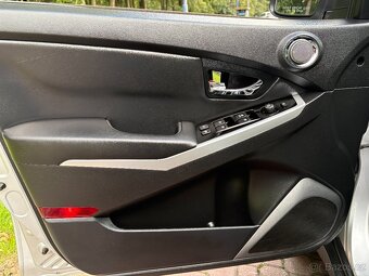 Ssangyong Korando 2.0 D Sapphire 4x4 - 8