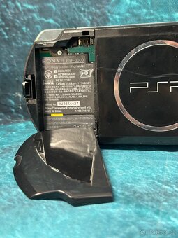 PSP 3000 piano black - 8