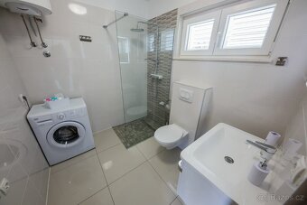 Chorvátsko krasny dom se 4 apartmány 80 m od mora - 8